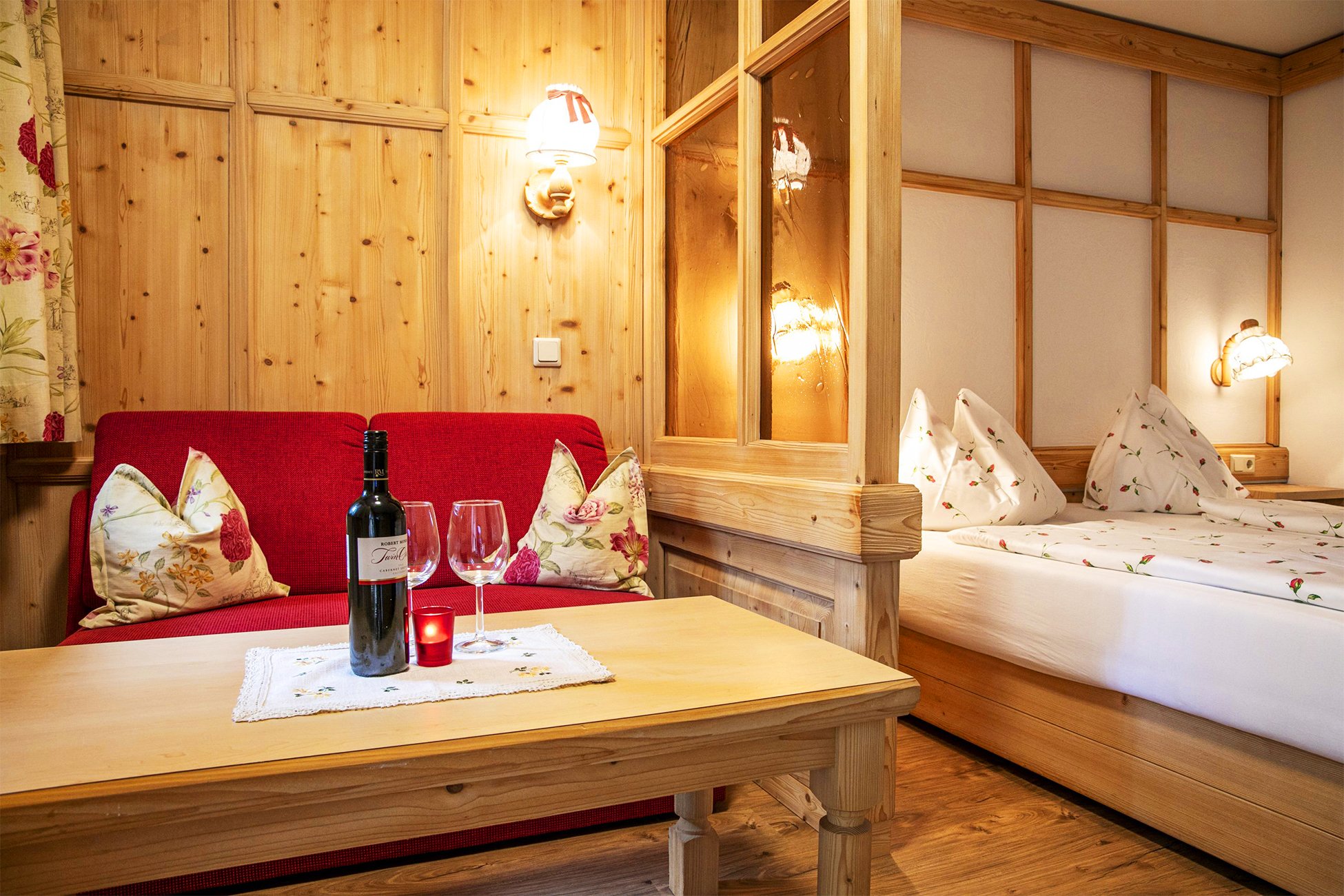 Kategorie B mit Doppelbett und Couch Kategorie B mit Doppelbett und Couch