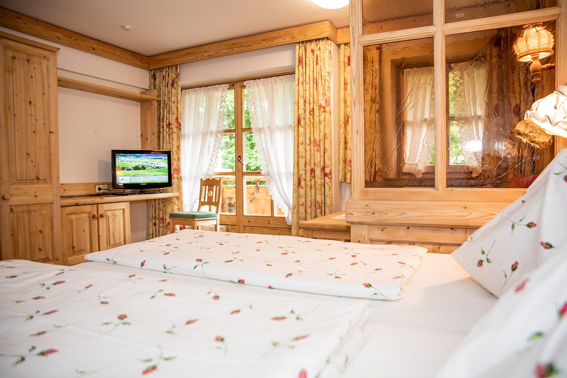 Kategorie B mit Doppelbett und Couch Kategorie B mit Doppelbett und Couch