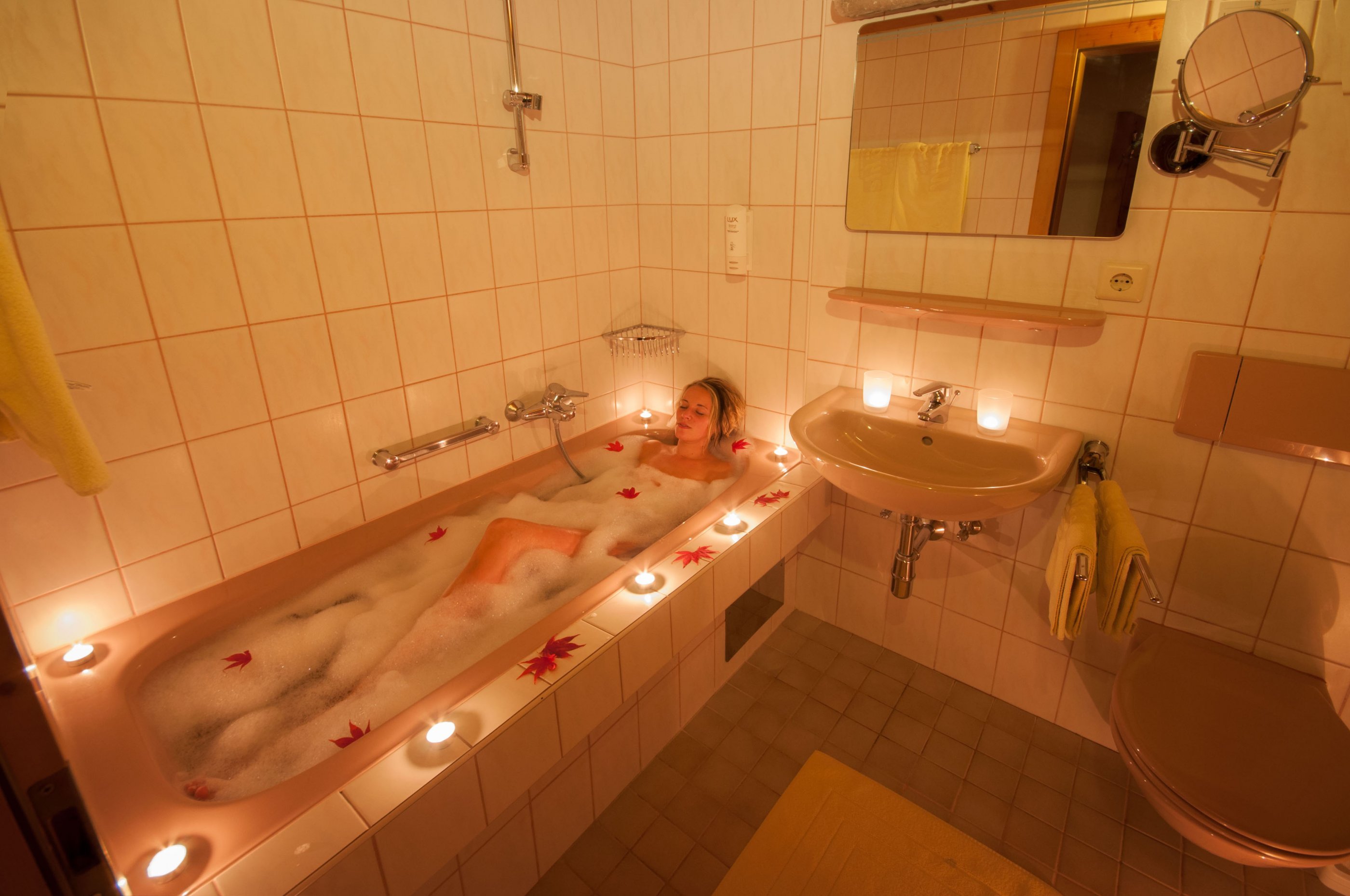 Zimmer auch mit Badewanne buchbar Zimmer auch mit Badewanne buchbar